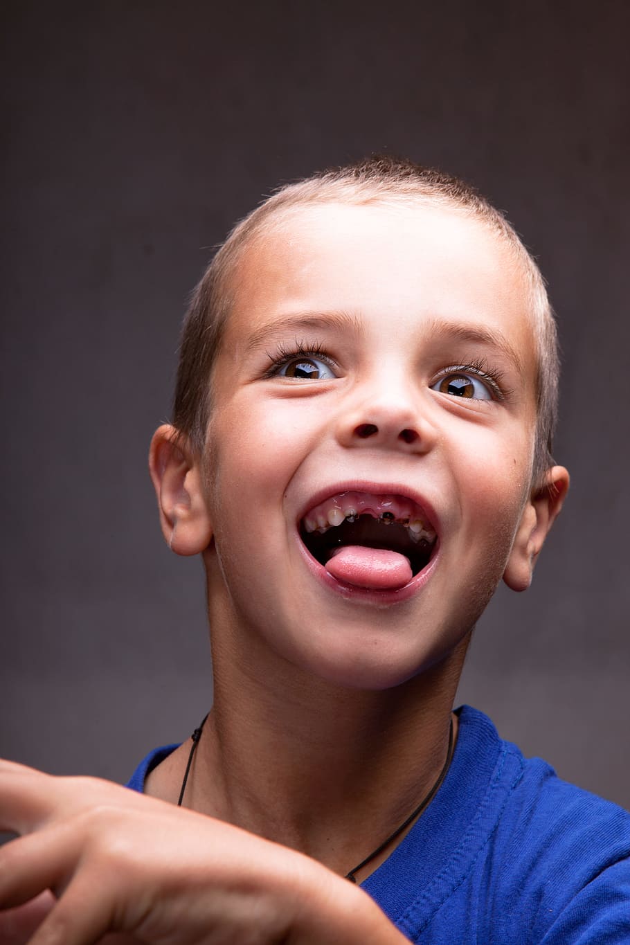 boy, child, young, head, searious, male, portrait, headshot HD wallpaper