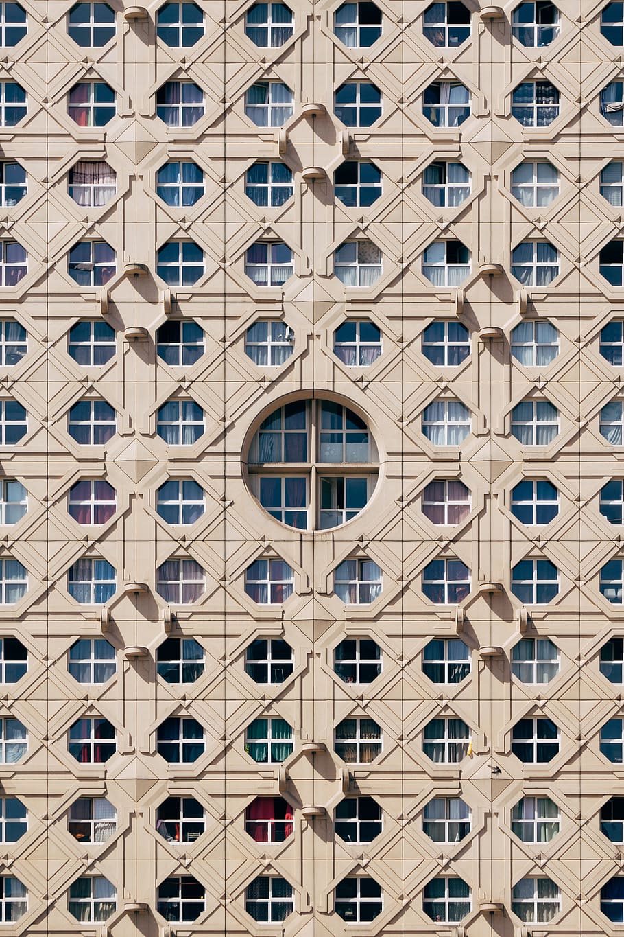 brown building close-up photography, window, exterior, architecture HD wallpaper