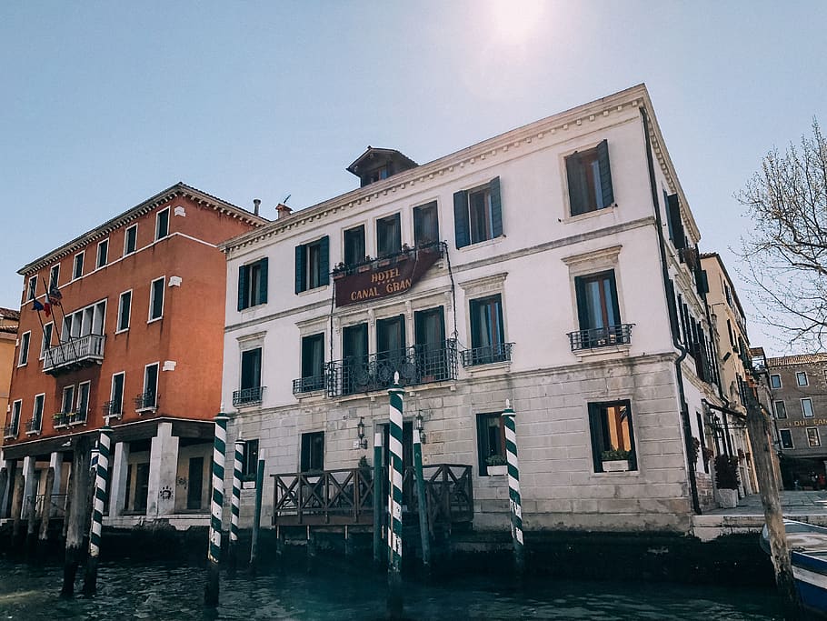 white and beige painted building, canal, vintage, old, sun, italy HD wallpaper