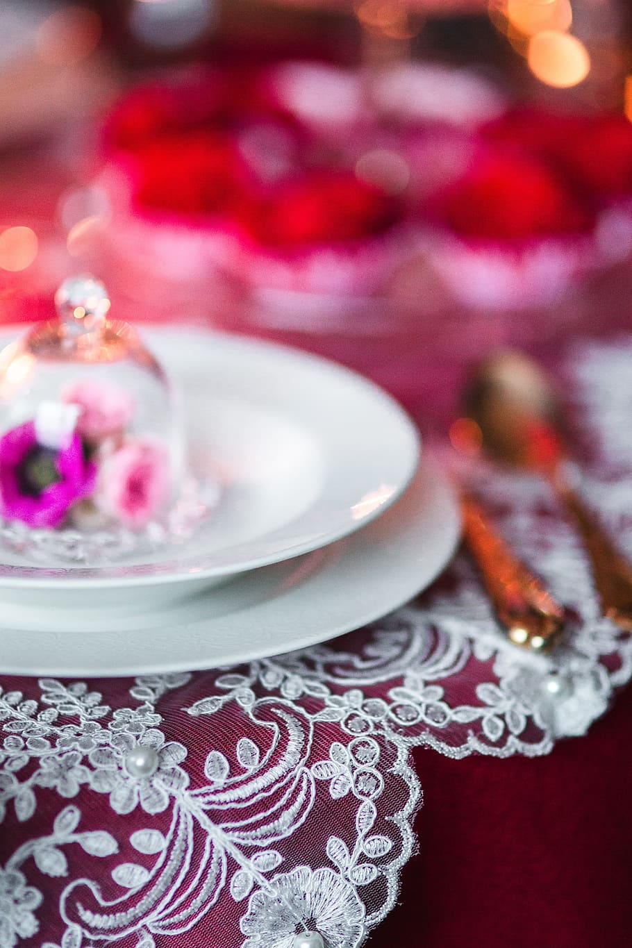 Table Decorations & Flowers for Valentine, love, romantic HD wallpaper