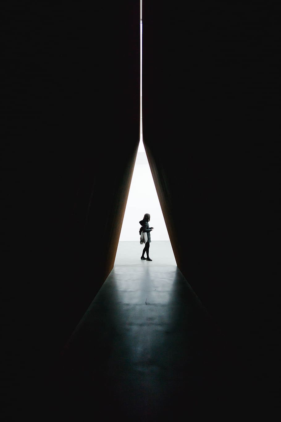 abstract art, backlit, blur, dark, eerie, fashion, light, london HD wallpaper
