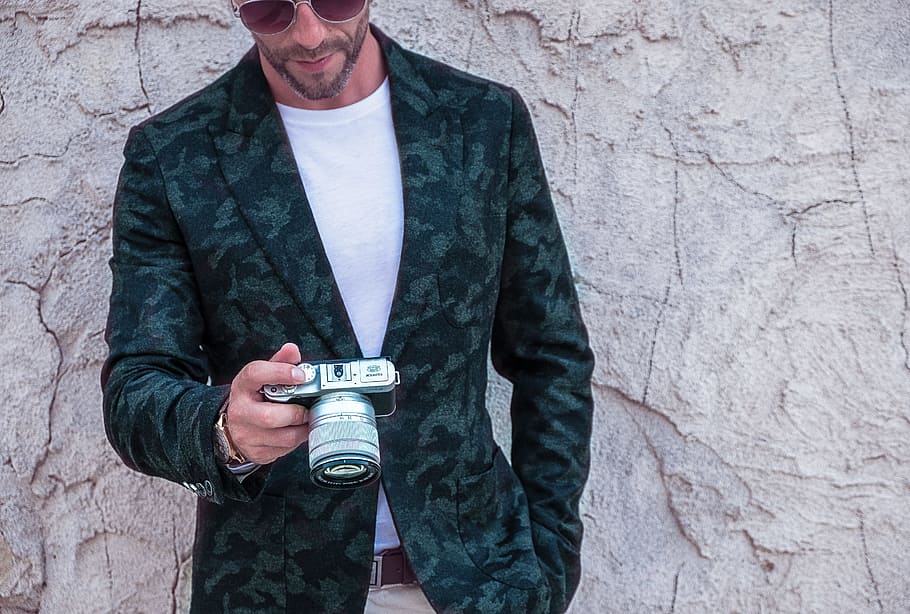 man, checking, camera, photographer, sunglasses, model, fashion HD wallpaper