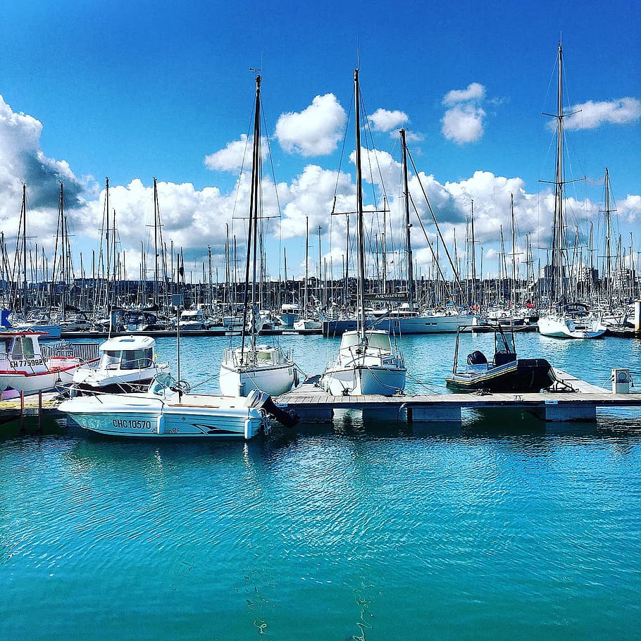 Three White Motorboat on Body of Water, bay, boats, clouds, coast HD wallpaper