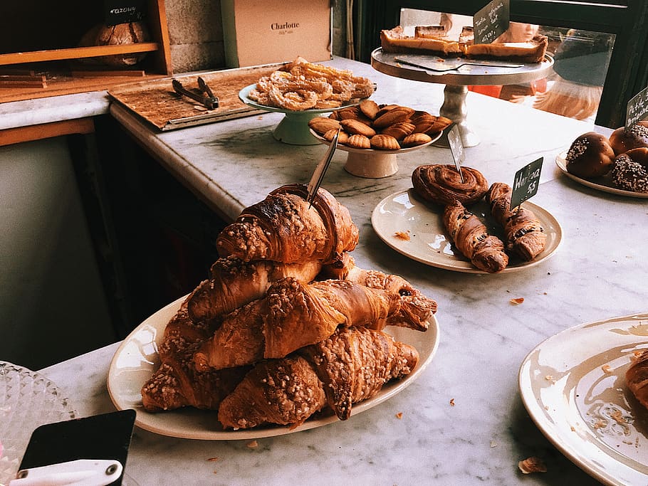 Assorted Bread on Beige Wooden Table, baked, baked good, bakery HD wallpaper
