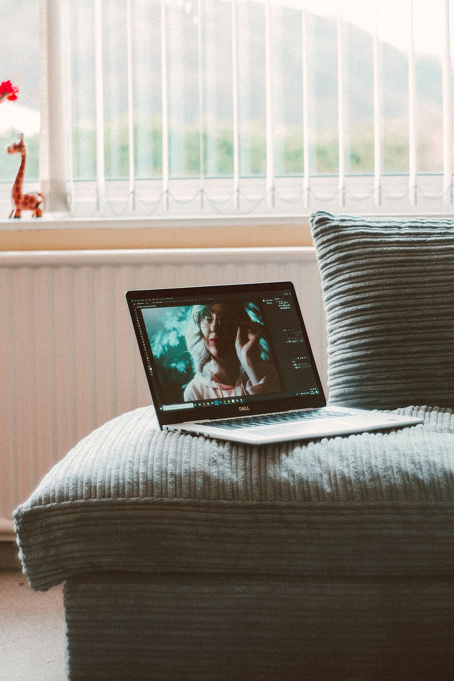 Turned On Laptop Computer On Sofa, furniture, technology, wireless technology HD wallpaper