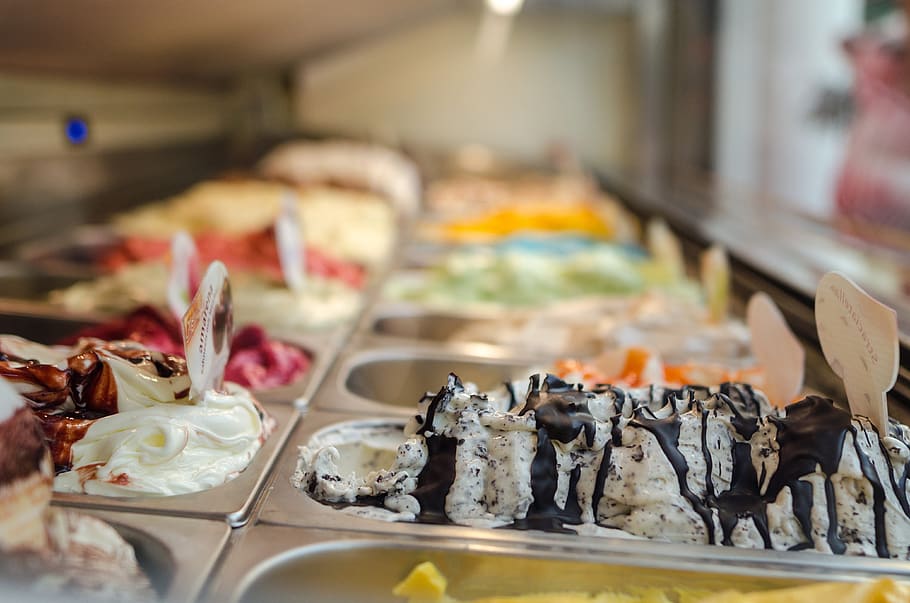 Assorted-flavor Ice Cream on Gray Metal Buffet Server, bar, blurred background HD wallpaper