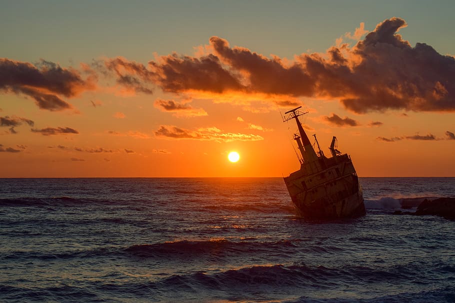 shipwreck, sea, clouds, sunset, romantic, boat, rough sea, waves HD wallpaper