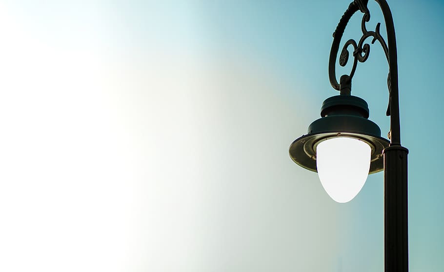 Close-up Photography of a Streetlight, blur, bright, bulb, daylight HD wallpaper
