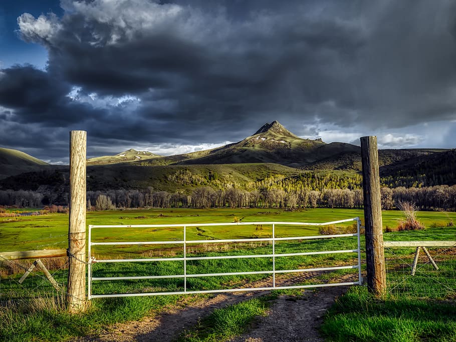 squaw mountain, ranch, farm, gate, fence, mood, sky, clouds HD wallpaper