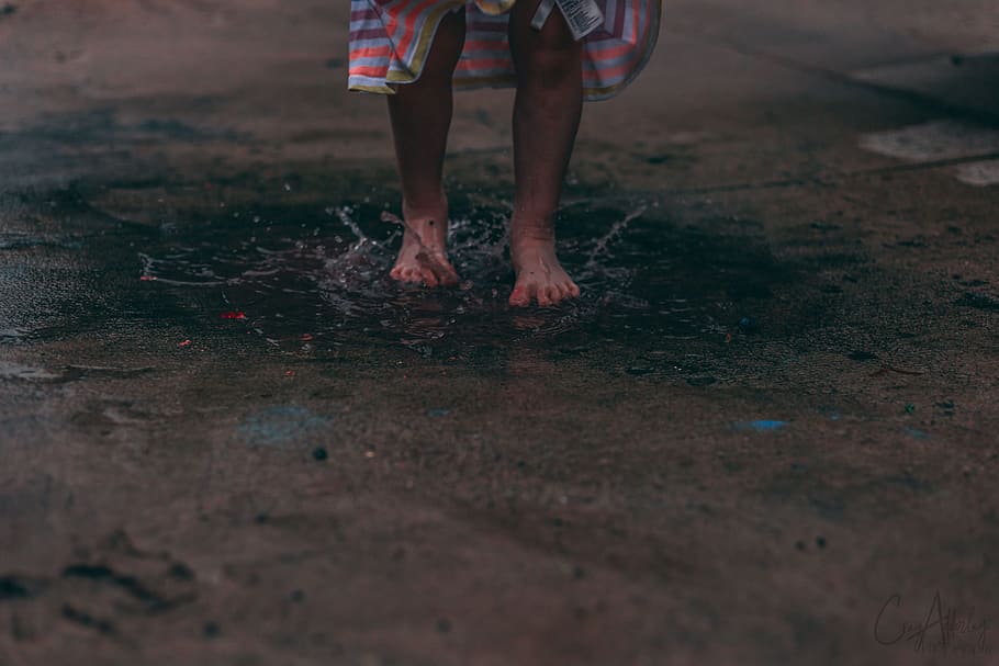 Person Standing On Puddle Of Water, feet, fun, splash, splashing HD wallpaper