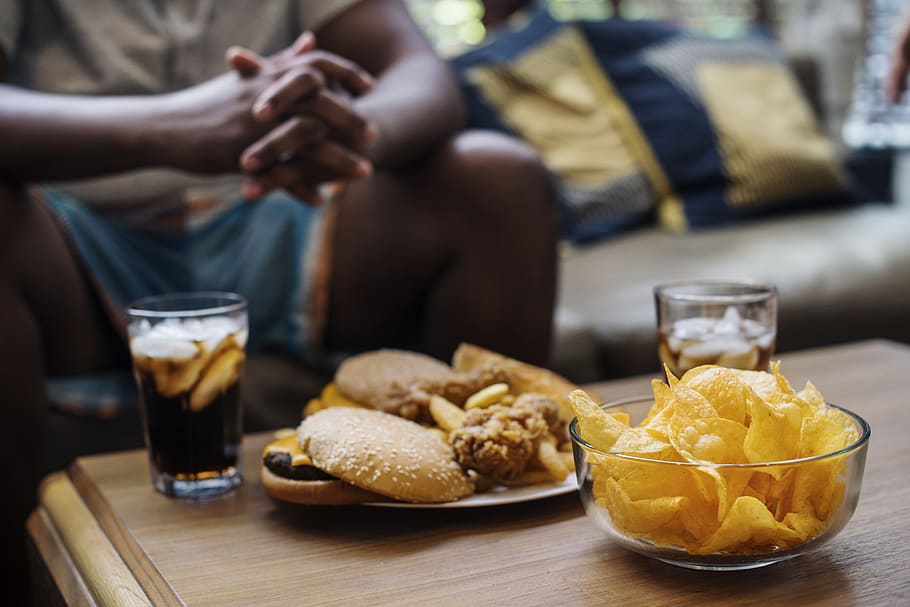 Chips and Sandwich on Table, bread, burger, cheeseburger, container HD wallpaper