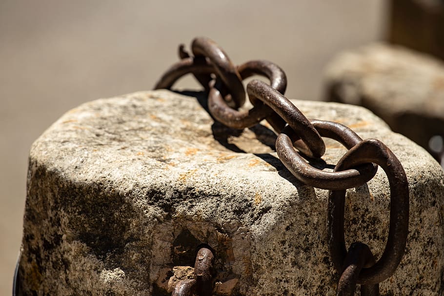 string, pierre, monument, metal, rusty, chain, close-up, no people HD wallpaper