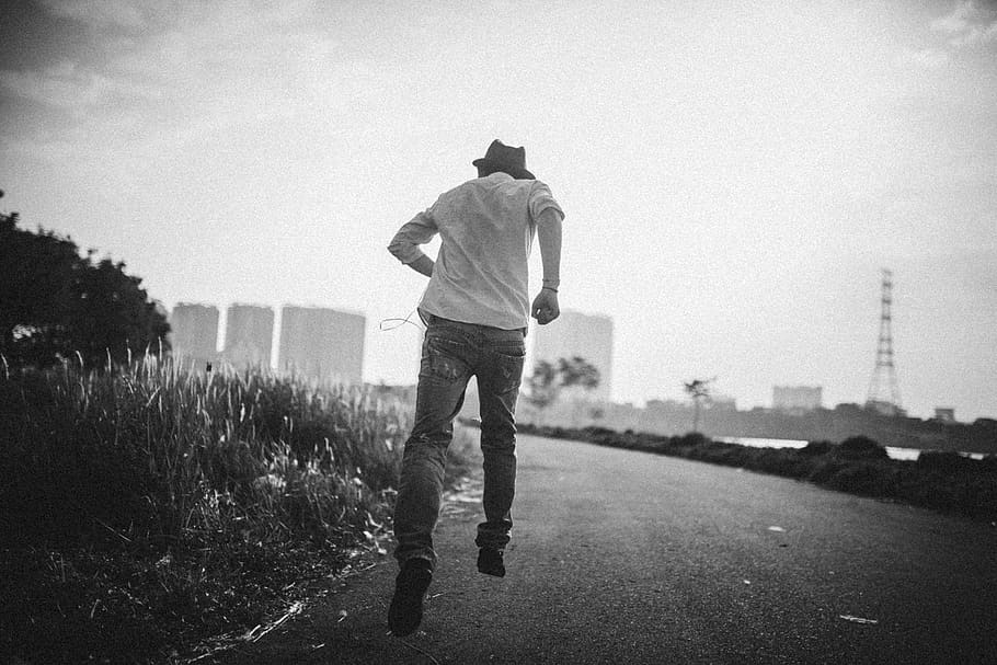 man running, person, human, people, weather, smoke, smog, pollution HD wallpaper