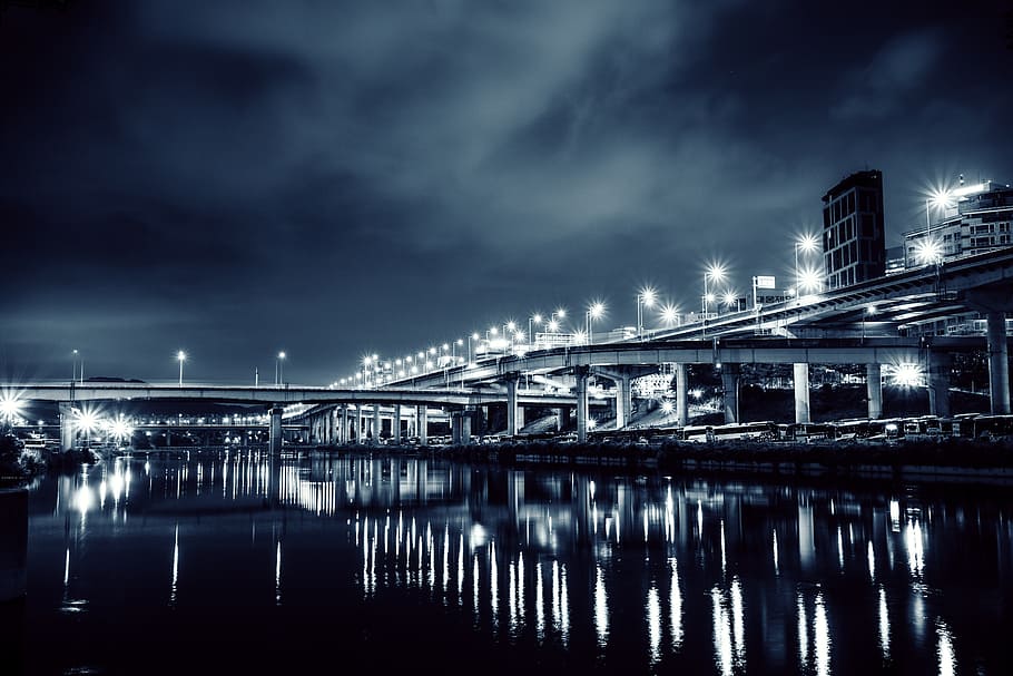 grayscale photography of bridge at night, water, light, architecture HD wallpaper