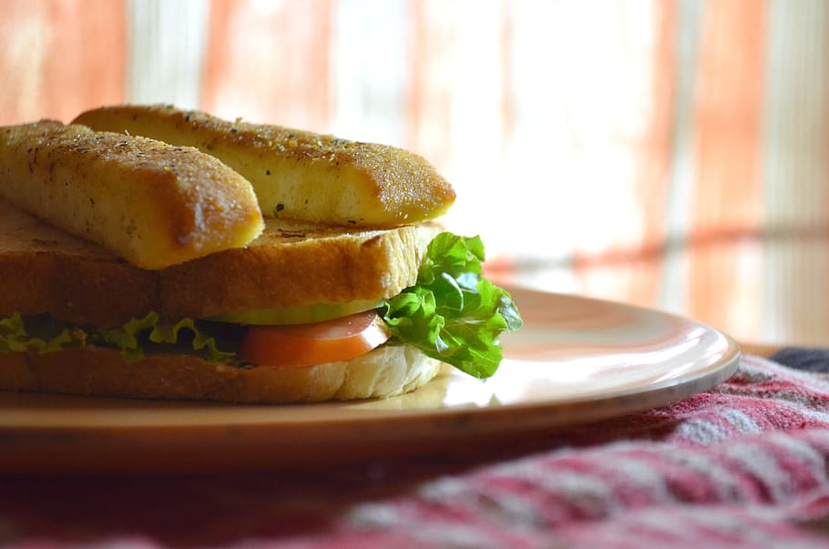 Toasted sandwich with garlic sticks, bread, breakfast, food, food and drink HD wallpaper