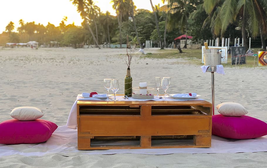 beach, dinner table, romantic, heart, flowers, petals, supper HD wallpaper