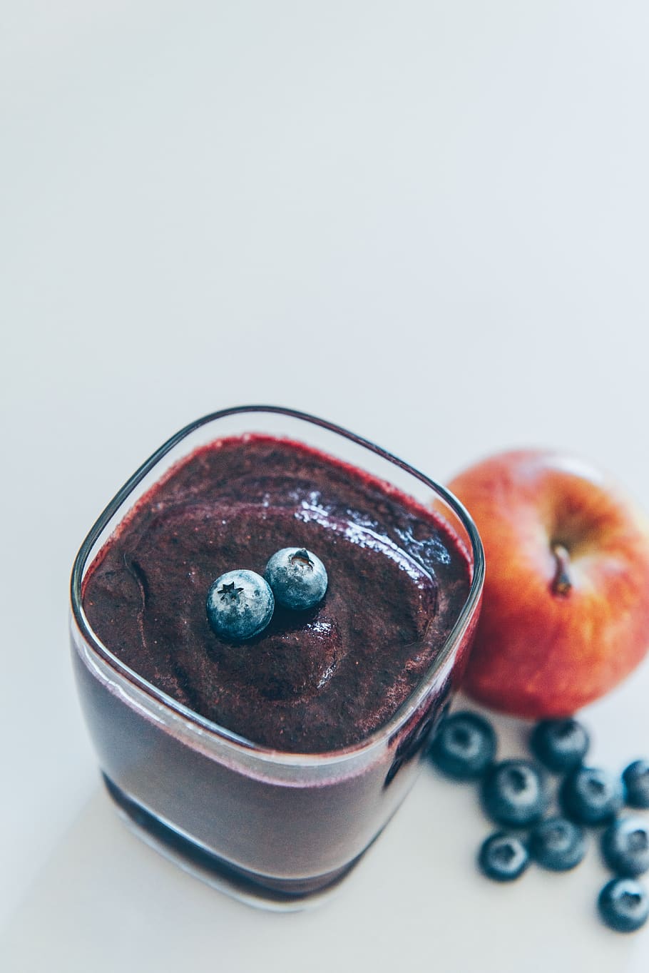 chocolate lava cake, fruit, blueberry, food, produce, plant, flora HD wallpaper