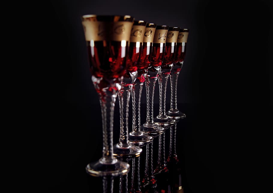 6 Red and Gold Footed Glass, drinking glass, drinks, goblet, alcohol HD wallpaper
