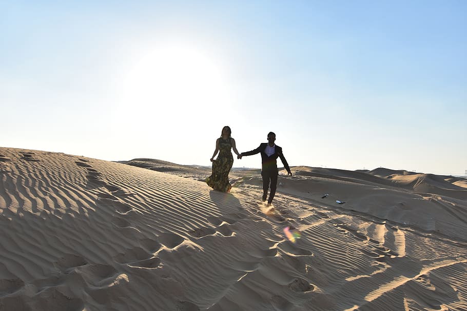 couple, walking, sand, desert, sand dune, man, woman, love HD wallpaper