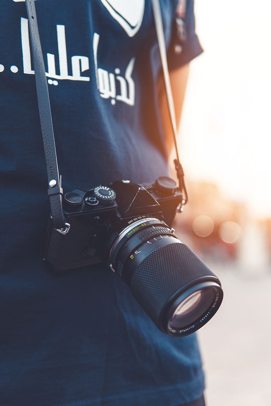 Close-up Photography of Person Wearing Black Point-and-shoot Camera HD wallpaper