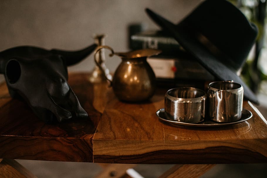 har on table, indoors, wood - material, no people, household equipment HD wallpaper