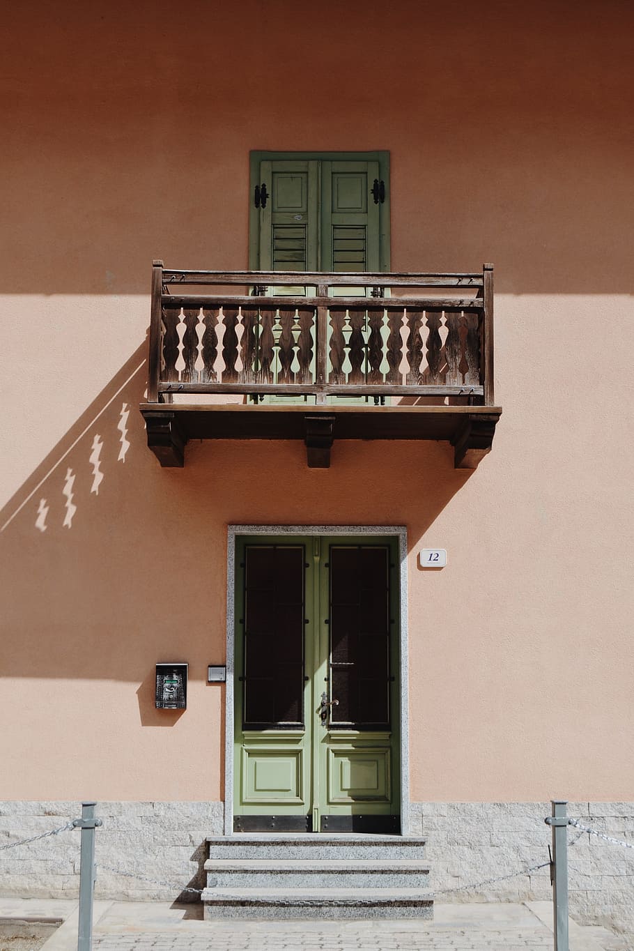 brown wooden terrace on pink wall, window, stair, balcony, silhouette, HD wallpaper