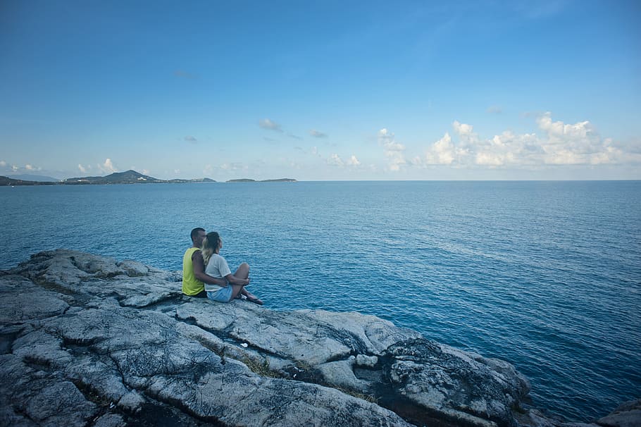 Man and Woman Sitting Near Body of Water, beach, beautiful view HD wallpaper