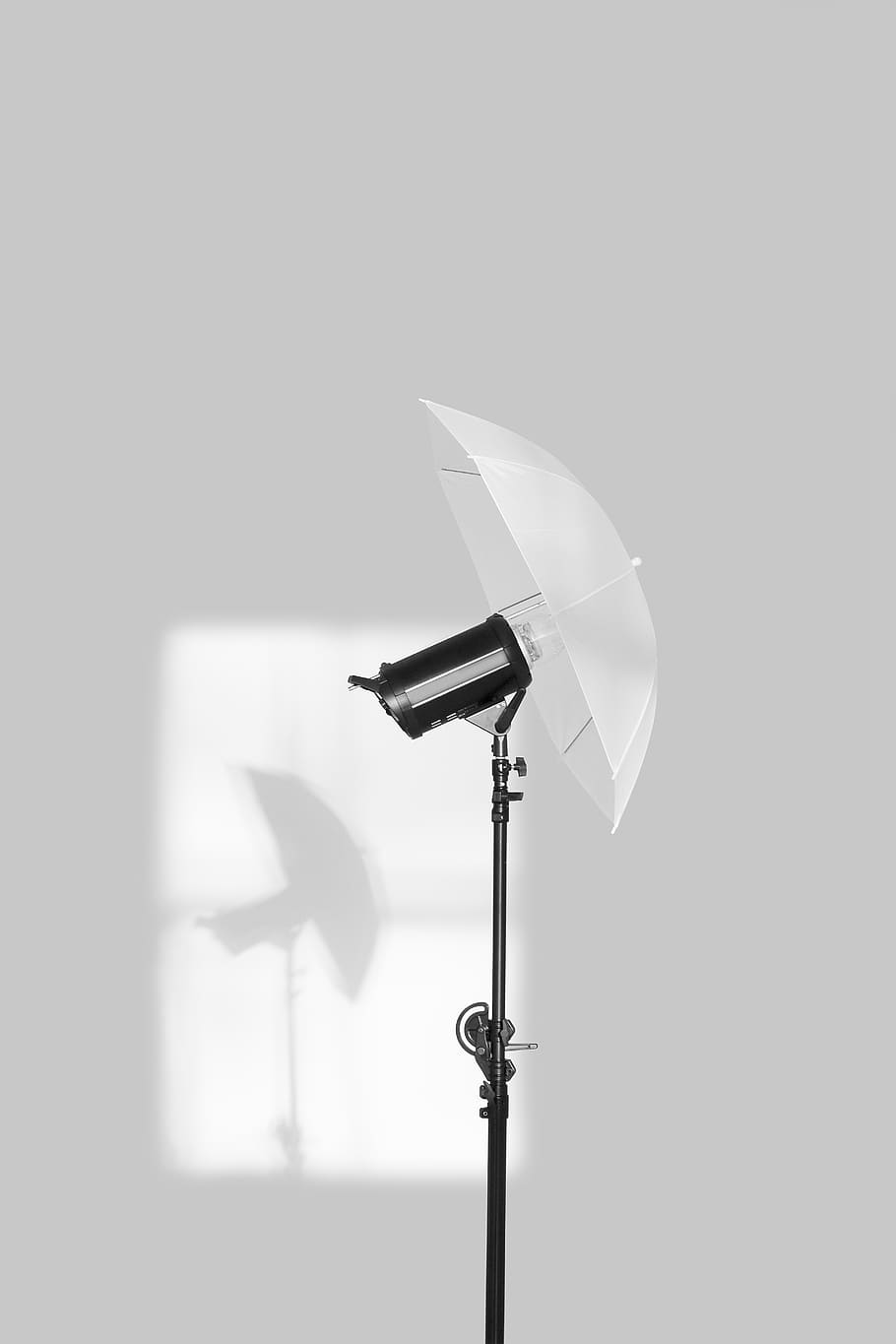 black and white studio umbrella, studio shot, no people, copy space HD wallpaper