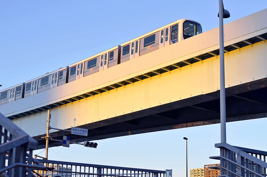 white subway on concrete bridge during daytime, architecture HD wallpaper