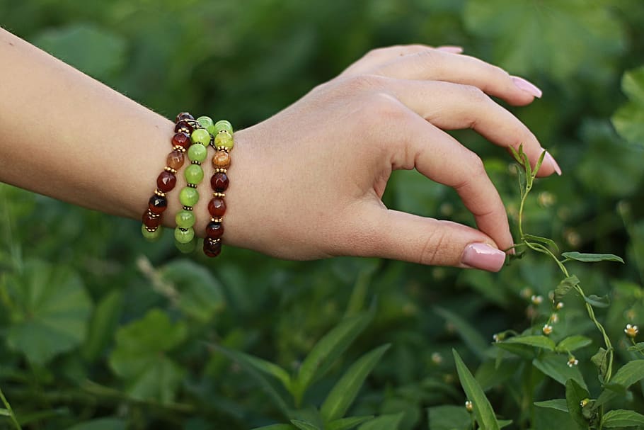 hand, brush, finger, grass, ornament, bracelet, nature, summer HD wallpaper