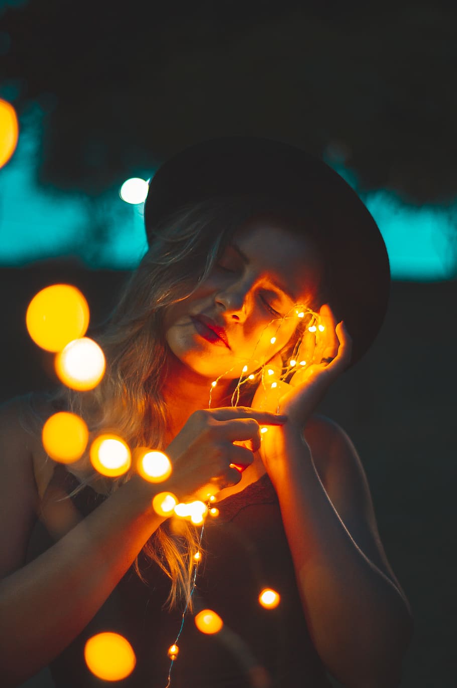 Woman Holding Yellow String Lights, blur, bright, celebration HD wallpaper