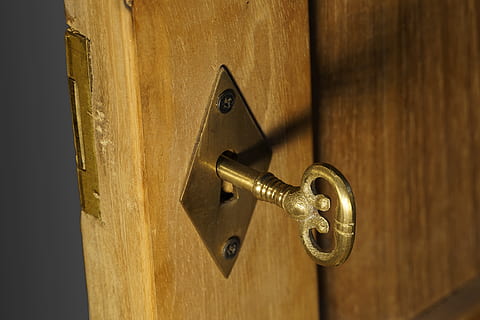 close, door, wood, input, security, castle, key hole, gold HD wallpaper