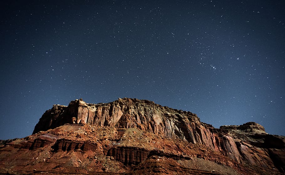 rocky mountain during night time, cliff, stars, blue, red, night sky