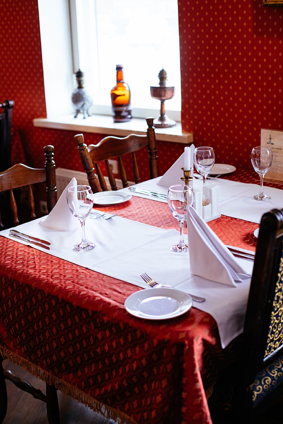 Fine Dining Service, chair, cutlery, table setting, tablecloth