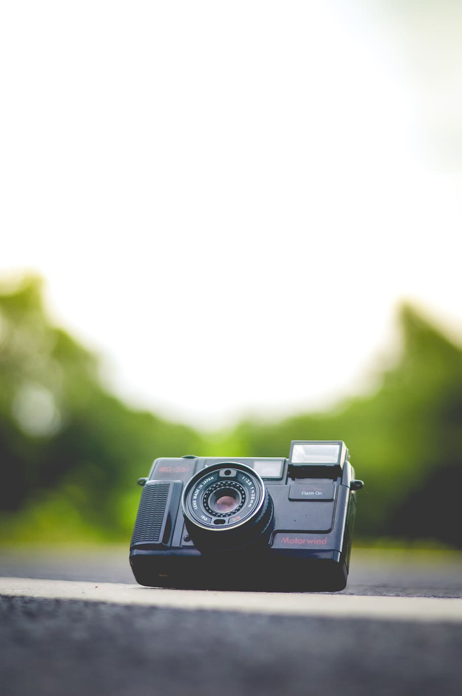 Selective Focus of Compact Camera, flash, macro, vintage, retro styled HD wallpaper