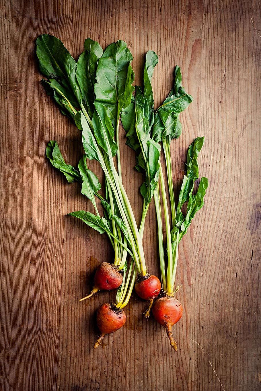 green and red vegetable on brown surface, food and drink, healthy eating HD wallpaper