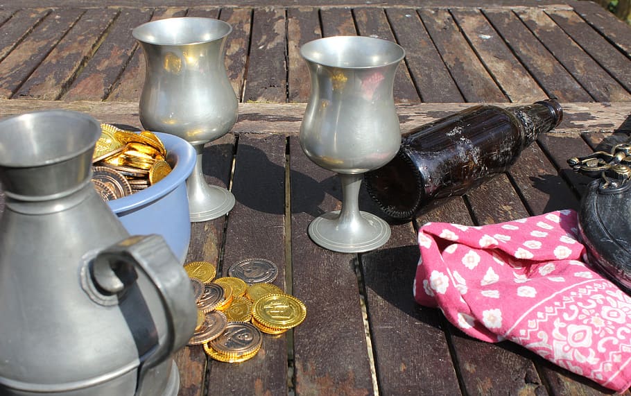 pewter goblet, flagon, beer, drink, bottle, old, pirate, gold coins HD wallpaper