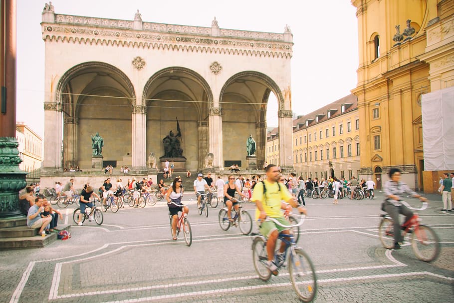 Cyclists in Munich, bavaria, bayern, bicycle, bike, bikes, cities, HD wallpaper