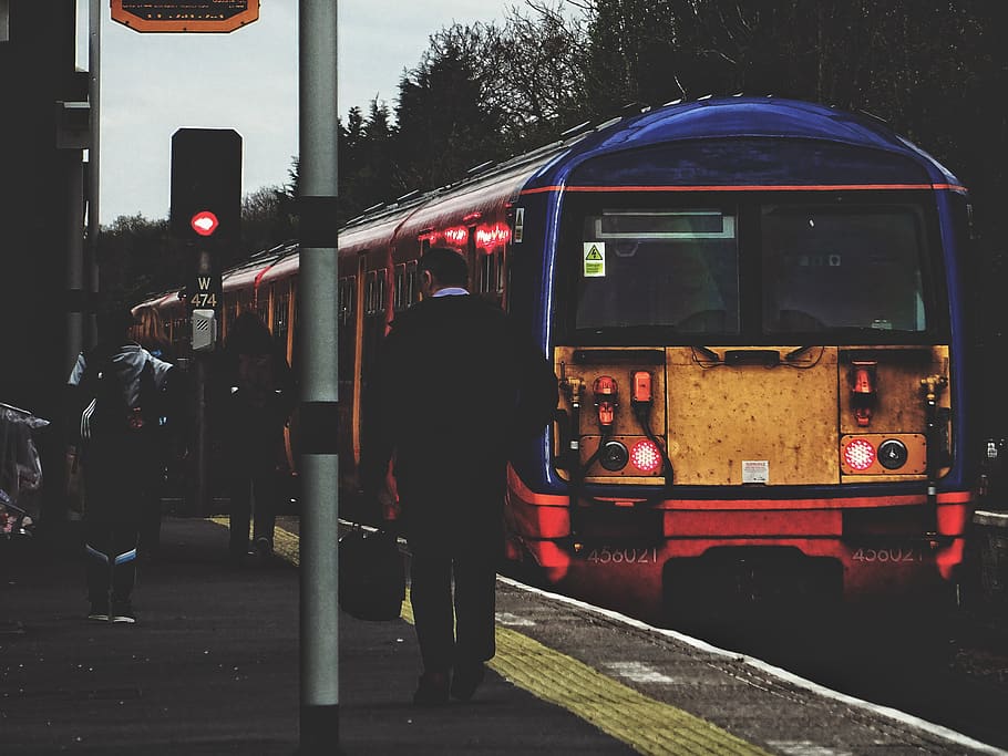train, trainstation, uk, commute, travel, public transportation HD wallpaper