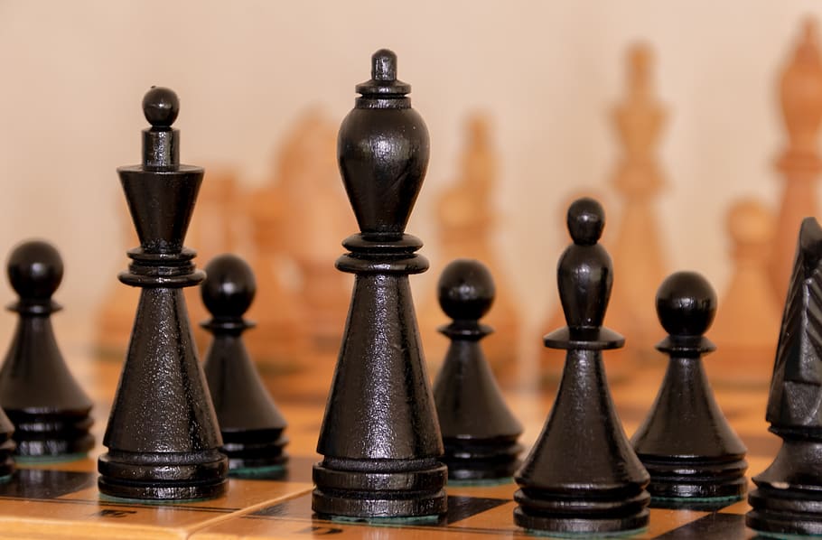 chess, play, figures, black, brown, king, lady, wood, lacquered HD wallpaper
