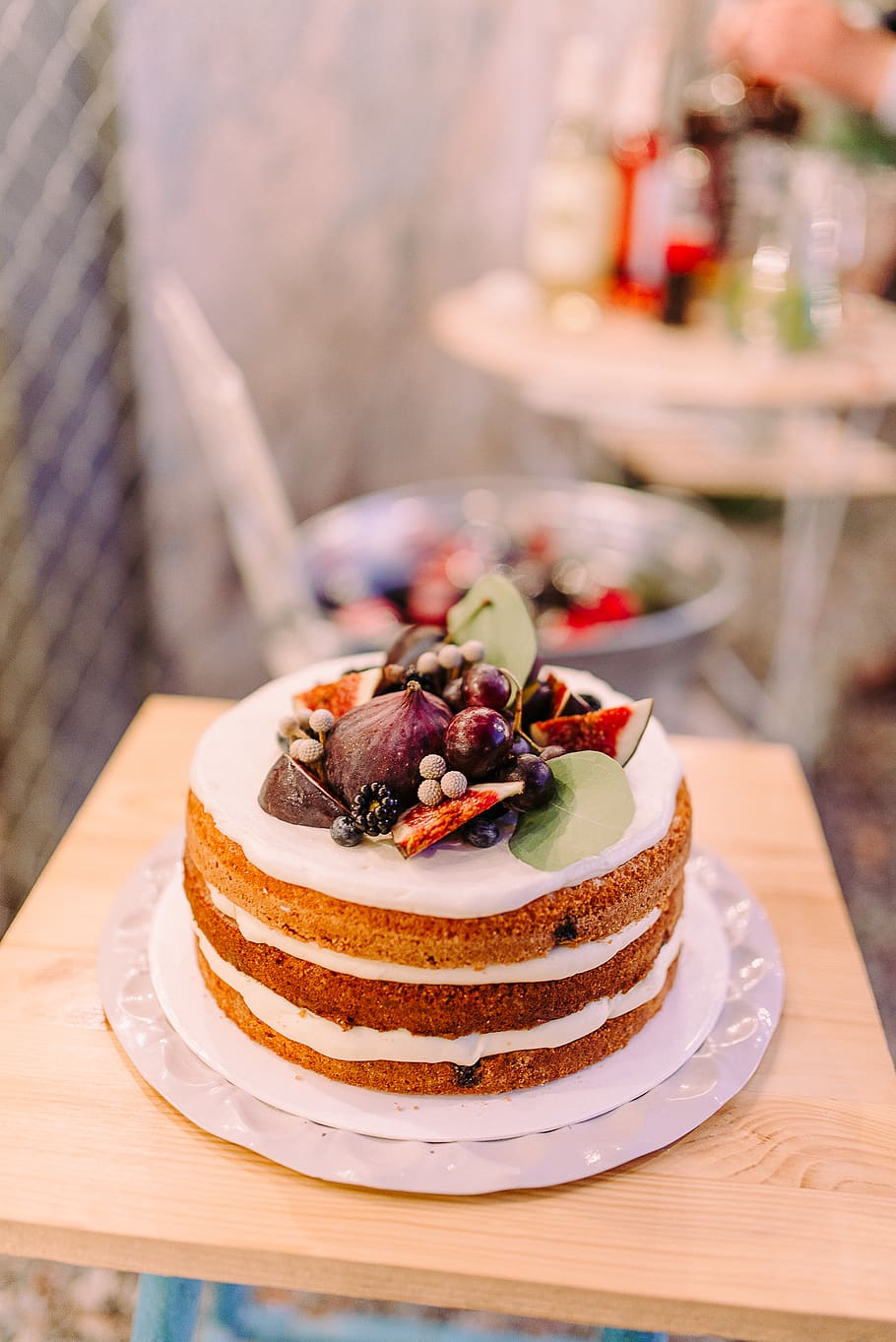 White Icing-covered Cake in Bokeh Photography, baking, bride HD wallpaper