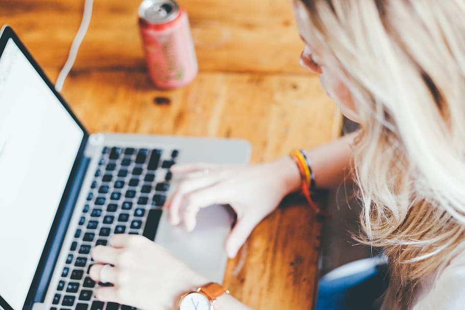 Black and Gray Computer Laptop, blond, blonde, digital nomad HD wallpaper