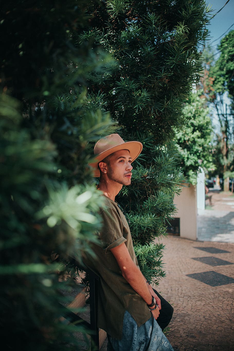 Man Wearing Brown Cap, casual, daylight, facial expression, fashion HD wallpaper