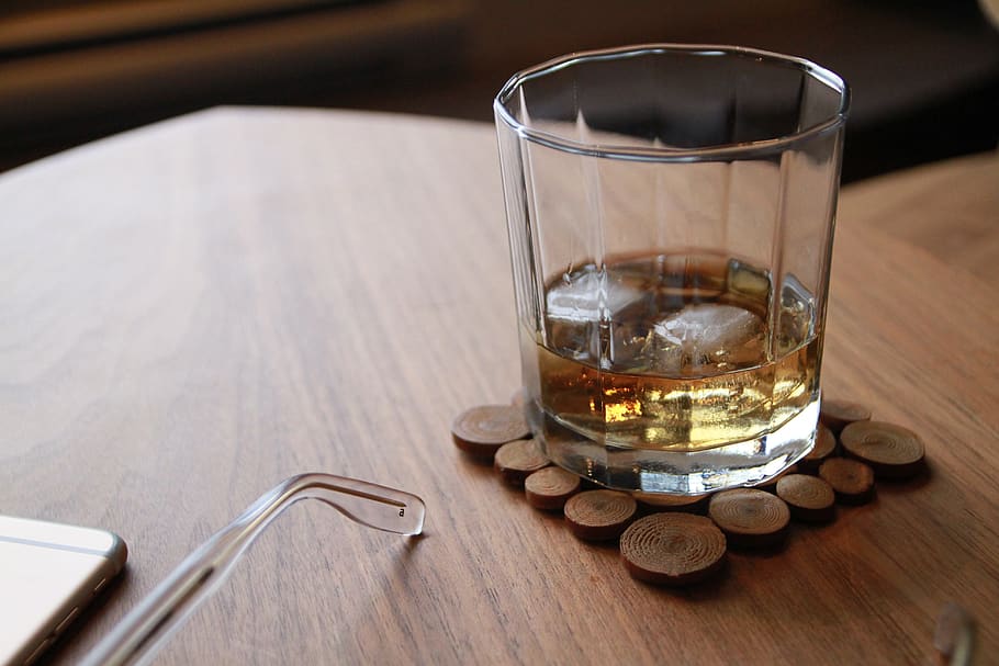 drink, glass, glasses, clear, wood, livingroom, table, wood - material HD wallpaper
