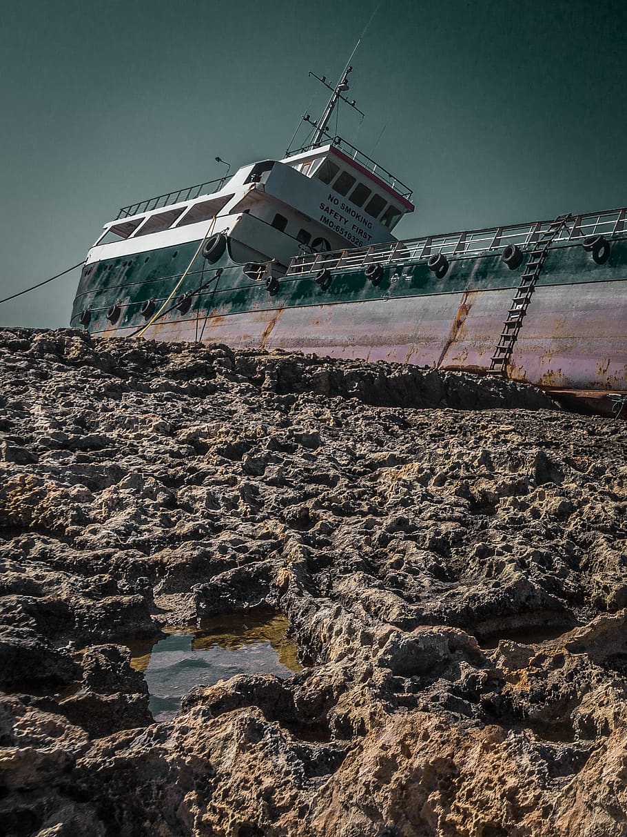 stranded, general average, ship leak, frachtschiff, coast, misfortune HD wallpaper