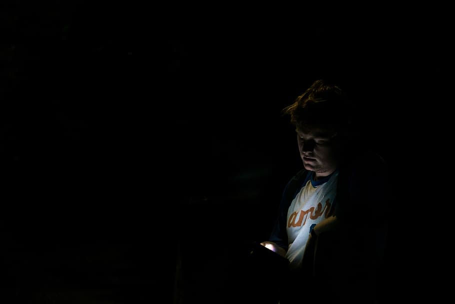 portrait, light, dark, black, night, moody, minimalist, isolation HD wallpaper