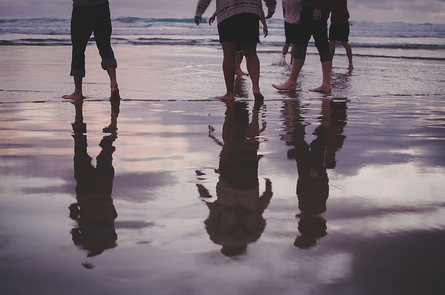 ocean, reflection, sand, sea, tide, feet, walk, water, real people HD wallpaper