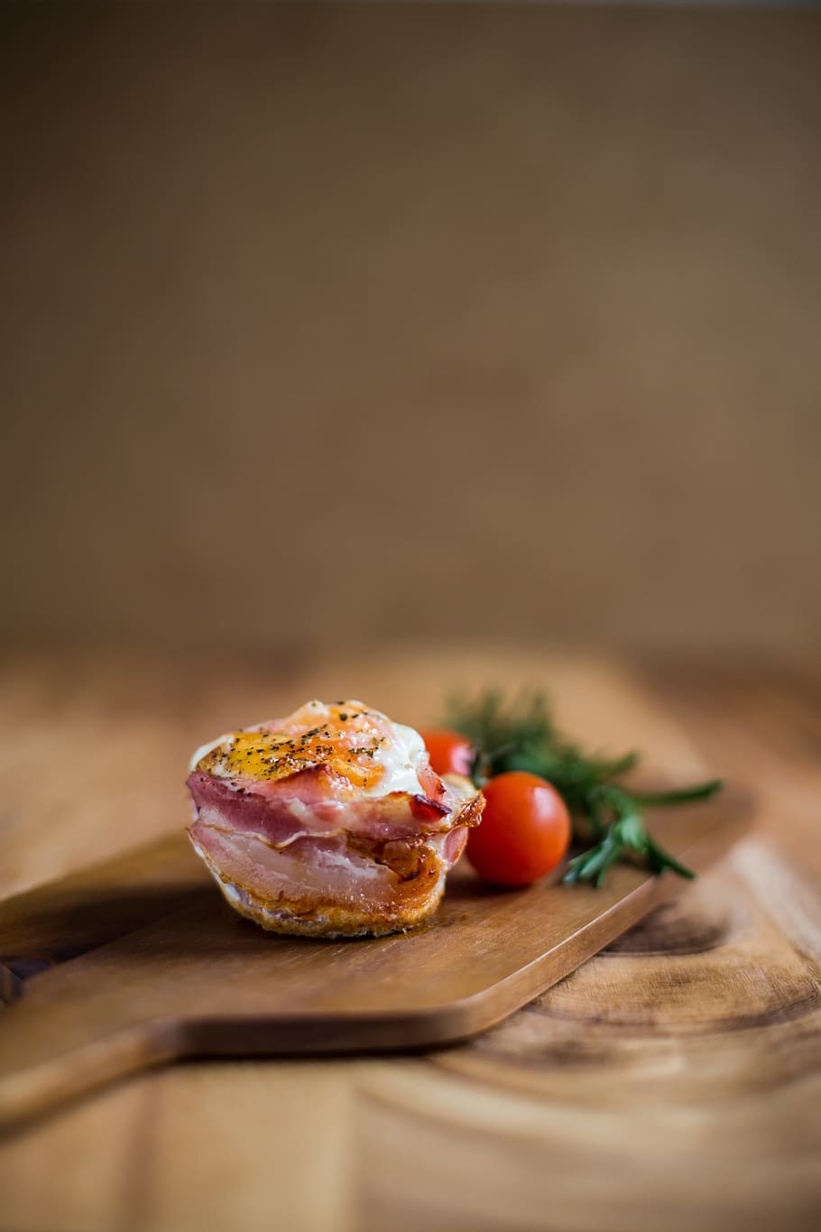 Beautiful breakfast, bacon, cherry tomato, cooked, cooked breakfast HD wallpaper