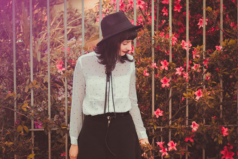 spring, urban, field, nature, woman, life, look, style, hat HD wallpaper