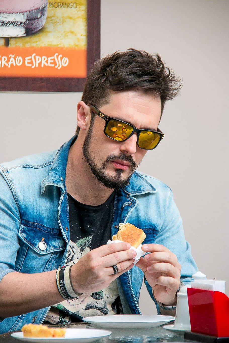 Man Holding Bread, casual, eat, eating, enjoyment, eyeglasses HD wallpaper